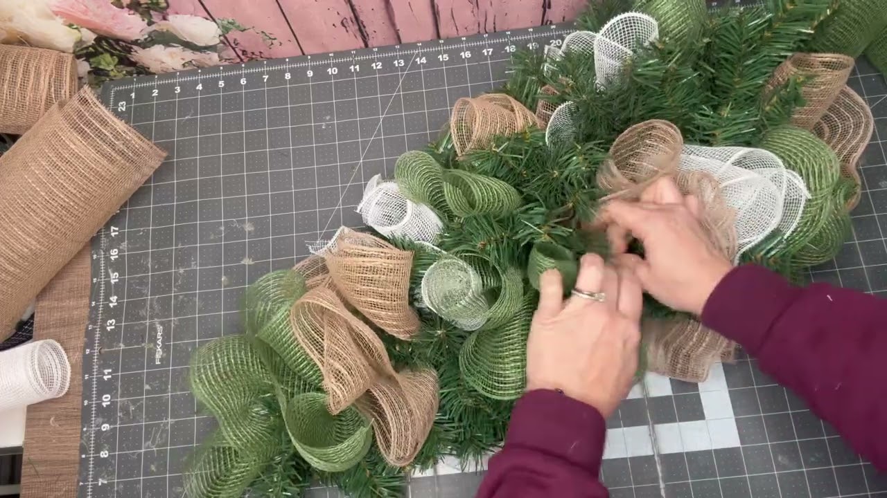 Как добавить декоративную сетку к основанию для венка-гирлянды | Пошаговая инструкция по изготовл...