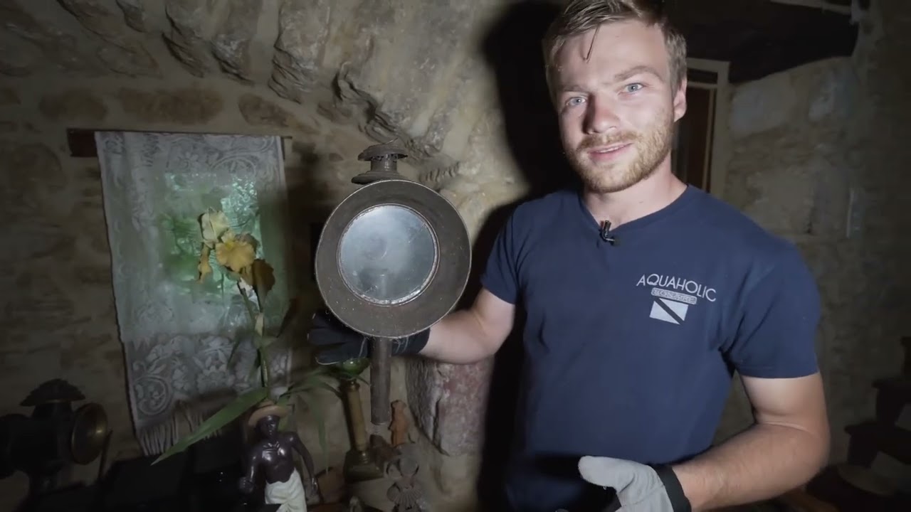 Закинутий будинок французького жандарма, повний унікальної старовинної зброї