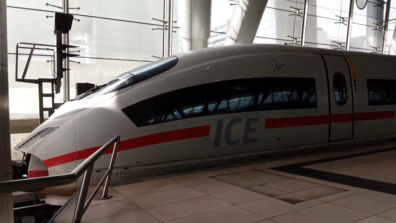 ICEs arriving and leaving Frankfurt Airport Fernbahnhof