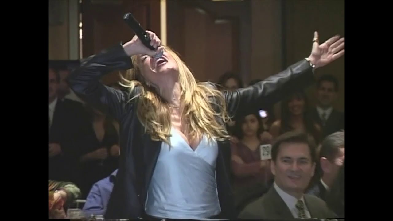 Η Άννα Βίσση τραγουδά στη Νέα Υόρκη