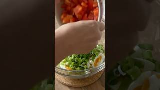Bunter Eiersalat 🥚 mit Radieschen Paprika 🫑 und Frühlingszwiebeln #food #yummy #salad