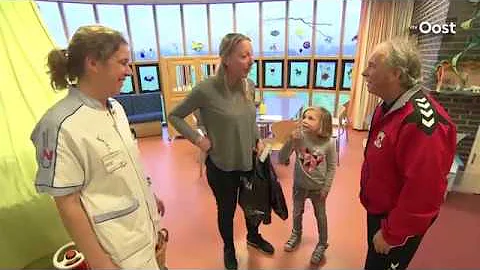 Win-win-bezoek spelers en staf Go Ahead Eagles bij Deventer Ziekenhuis