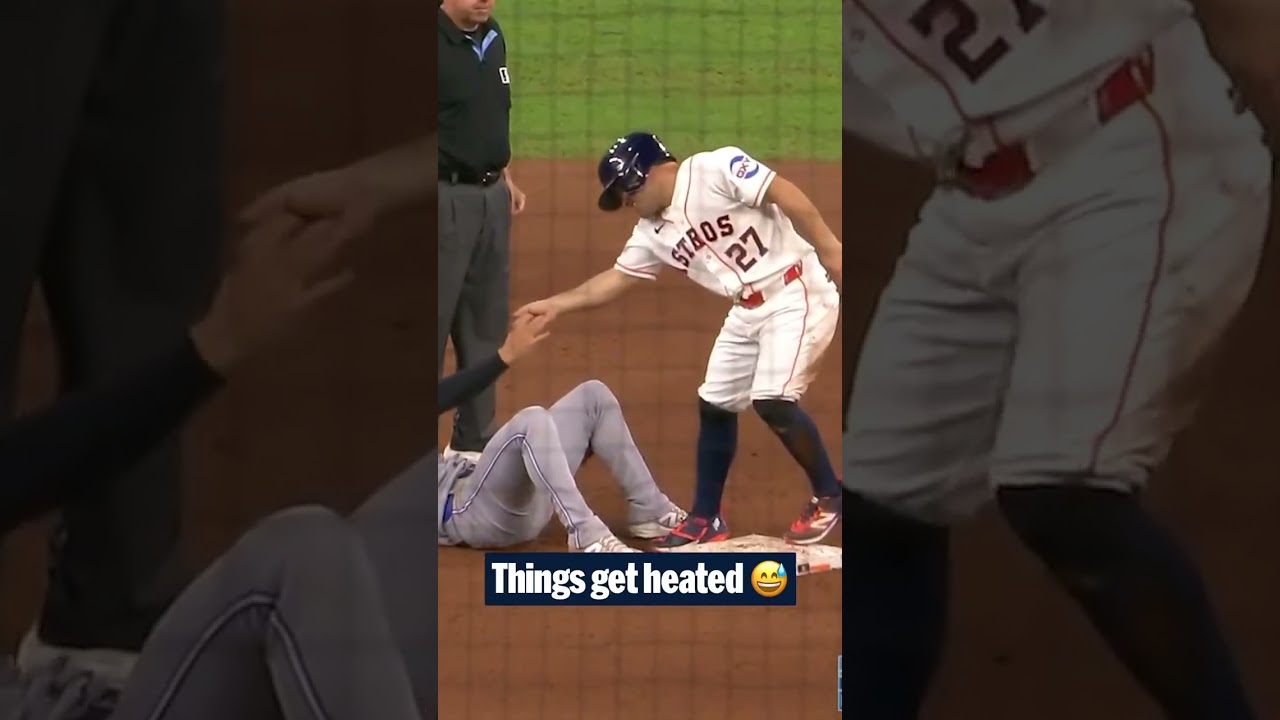 Andrés Giménez had to mess with Jose Altuve after he pushed him down at second base 🤣