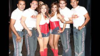 Video thumbnail of "LOS GILES - EMBRUJO DE CUMBIA"