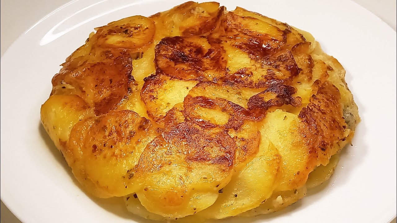 بدون اي تكاليف وبألذ طعم 😋 حطي البطاطس و ملعقتين دقيق في الكيس و اعملي على الطاسة أطعم وصفة بطاطس