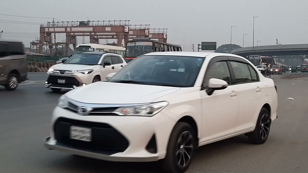 ঢাকা বিমানবন্দর রুট যেমন বড় তেমন ব্যস্ত। 🤺