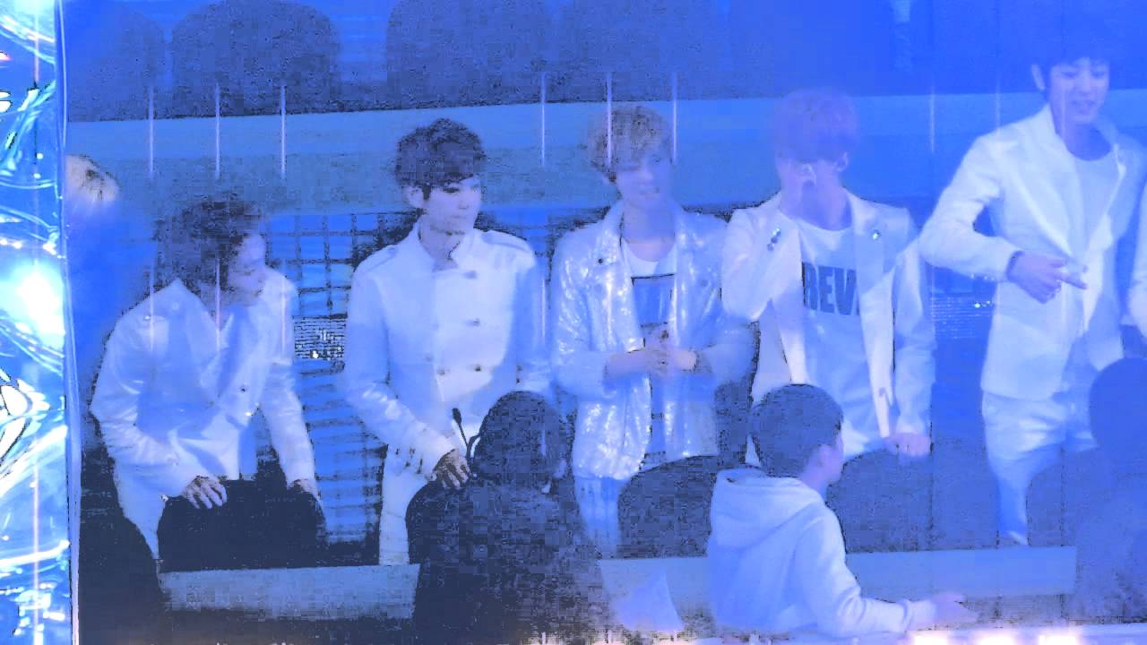 [FANCAM] 121230 SBS Gayo Daejun EXO at artists table