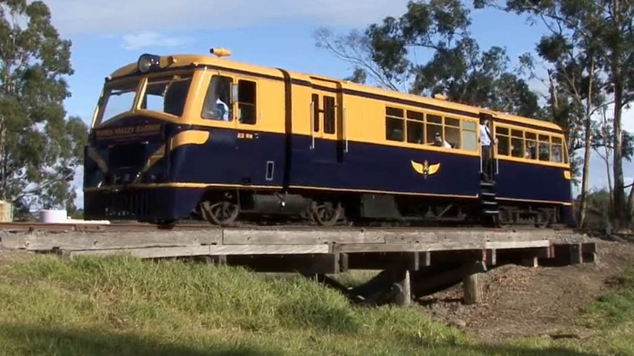 Walker Rail Motor on the Yarra Valley Railway: Australian Trains - YouTube