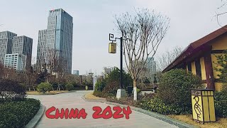 Китай, город Линьи. 2024.03.22 Велопрогулка к парку. ( China, Shandong province , Linyi)