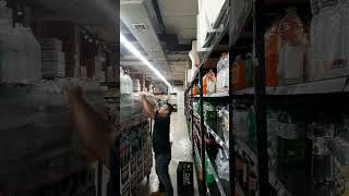 un nuevo video supermarket krm en Brooklyn Nueva York