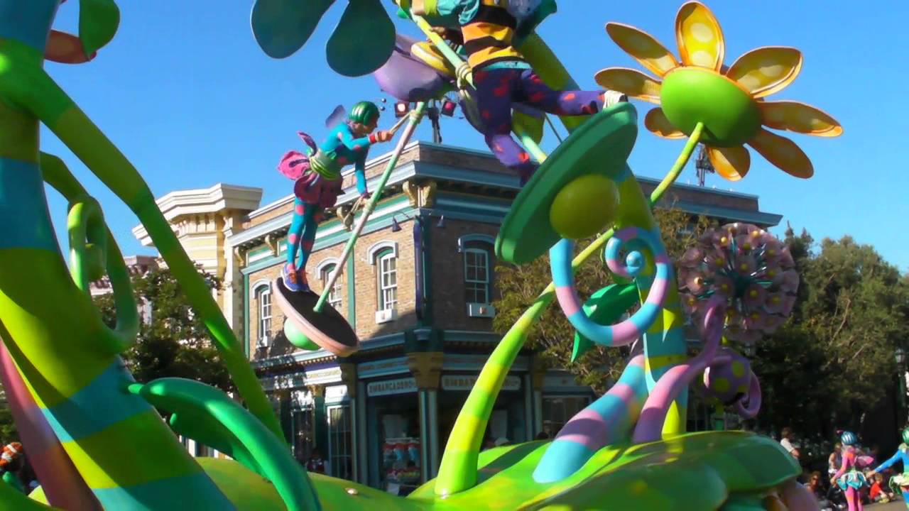 Disneyland Pixar Parade, 2013 - A Bugs Life - YouTube
