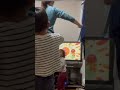 【アンパンマン】サンサンたいそうを踊る双子とママ