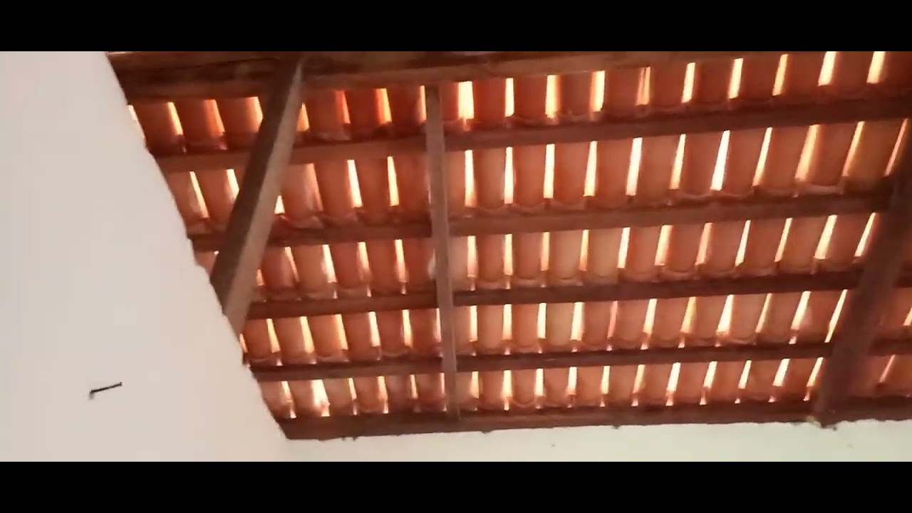 Vendo 2 casas em terreno de 600 m2, a 800 mts da praia, 2 quartos e 3 quartos, 50% a menos do valor.