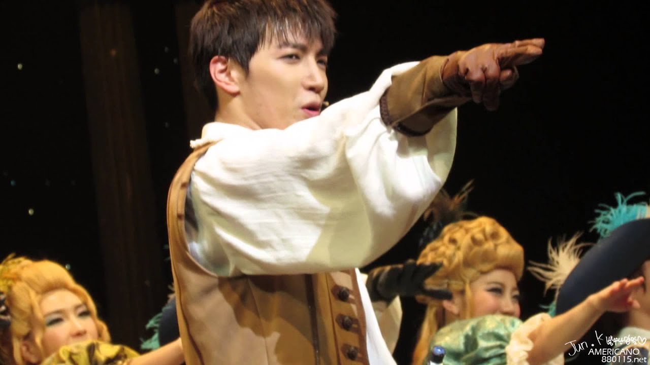 130305 The Three Musketeers Curtain call - Jun.K