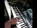exercice de doigts au piano