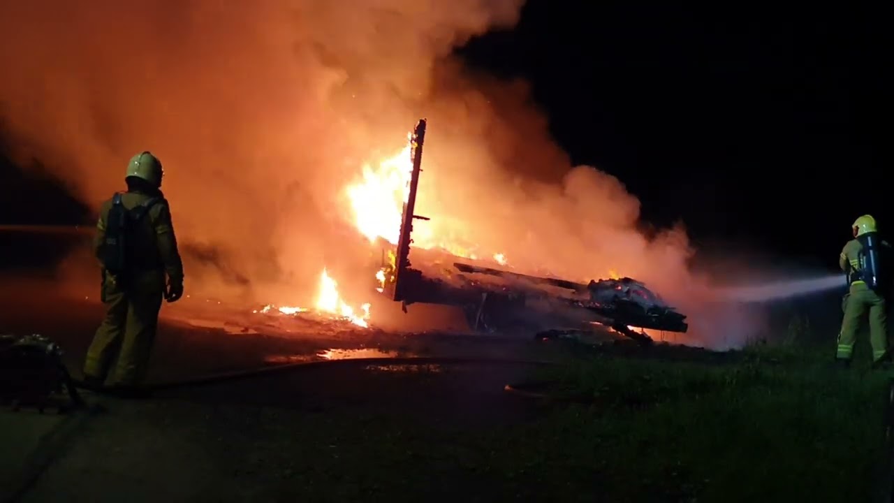 Caravan volledig uitgebrand. 
