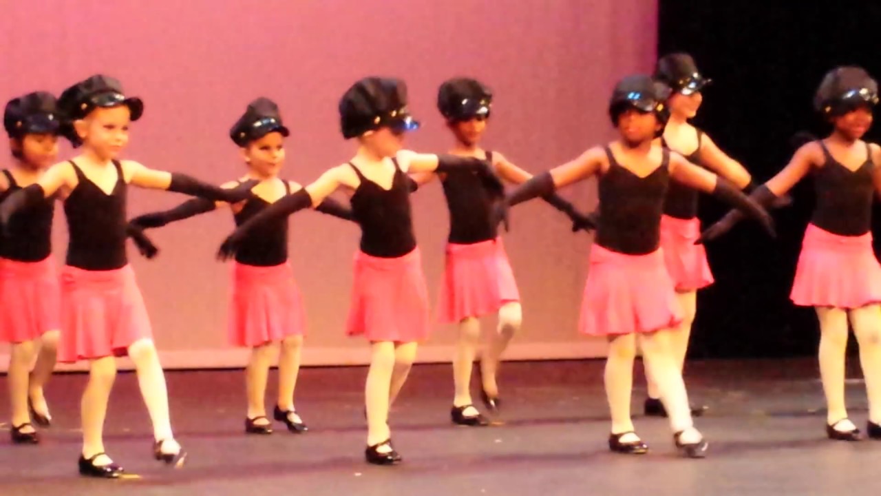 Peyton's first dance recital - YouTube
