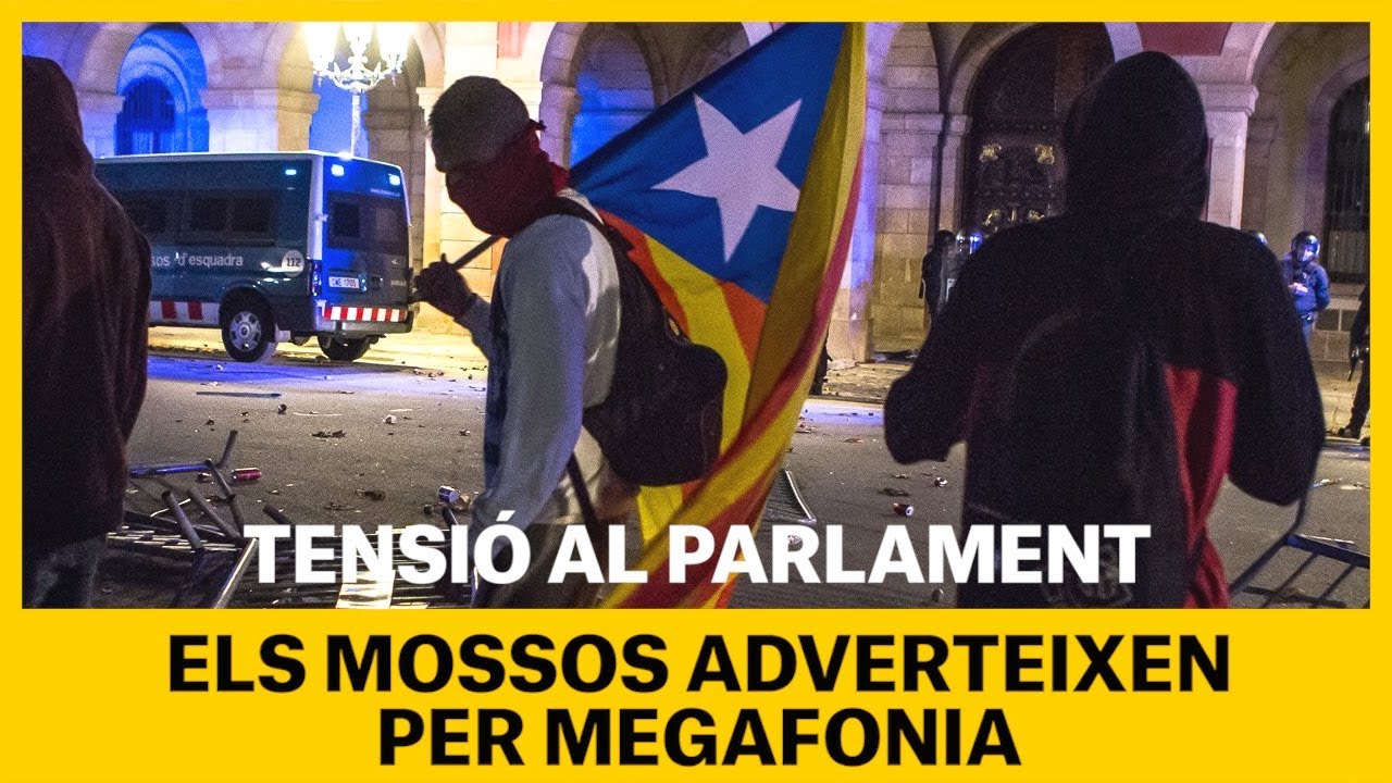el nacional periodico 🛑 Els mossos adverteixen per megafonia d'una intervenció policial