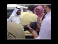 شاهدوا تواضع الشيخ ياسر الدوسري مع محبينه س بحان من رسم محبة الناس 