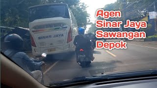 Bus Sinar Jaya di Agen Sawangan Depok