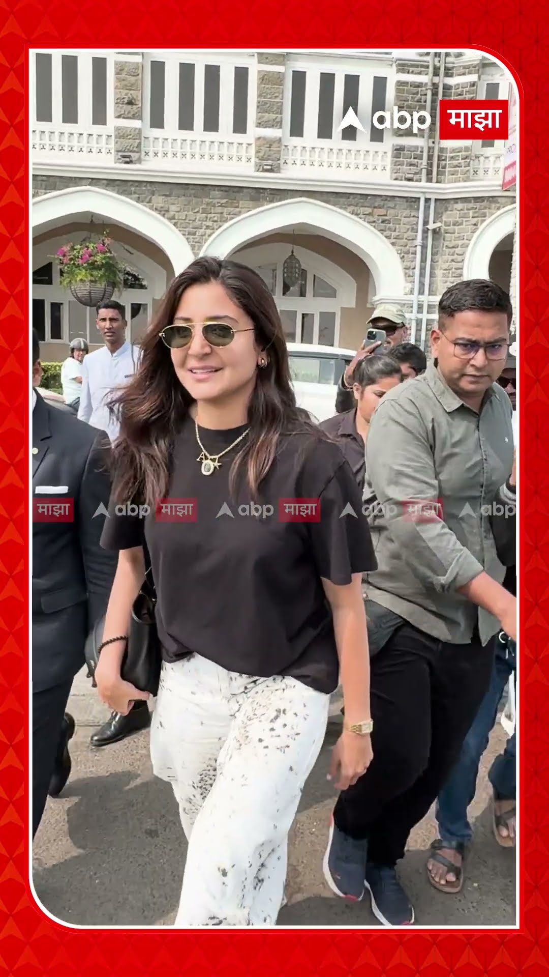Anushka Sharma Mumbai Spotted : अनुष्का शर्माचा लूक कसा वाटला?