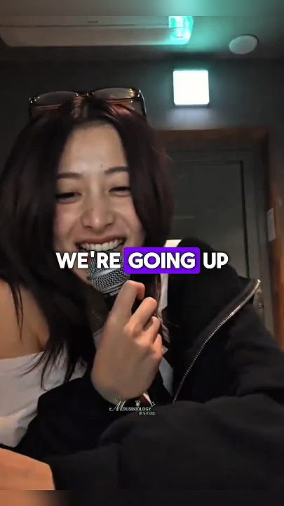 Yunjin Singing GOLDEN!! #Yunjin #Lesserafim #Kpop