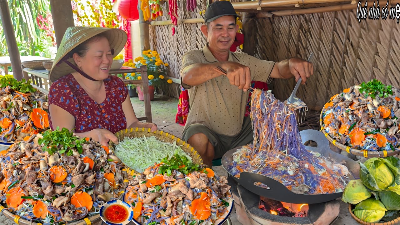 Hủ Tiếu Tam Sắc Xào Thập Cẩm | Thu Hoạch Bắp Cải Trắng Trong Vườn Quê || Stir-fried rice noodles