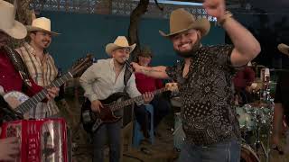 Por quién me dejas - Los Mora ft Los Predi - Aferrafter en Vivo