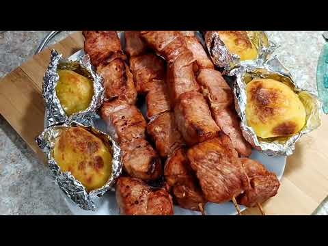 Вкуснейший шашлык. Запечённый картофель и грибы.