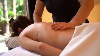Customer receivinga professional back massage