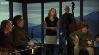 Video-Miniaturansicht von „Aoife O'Donovan with Tim O'Brien - Bright Sunny South“