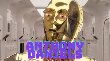 Anthony Daniels C3PO at a panel 2019