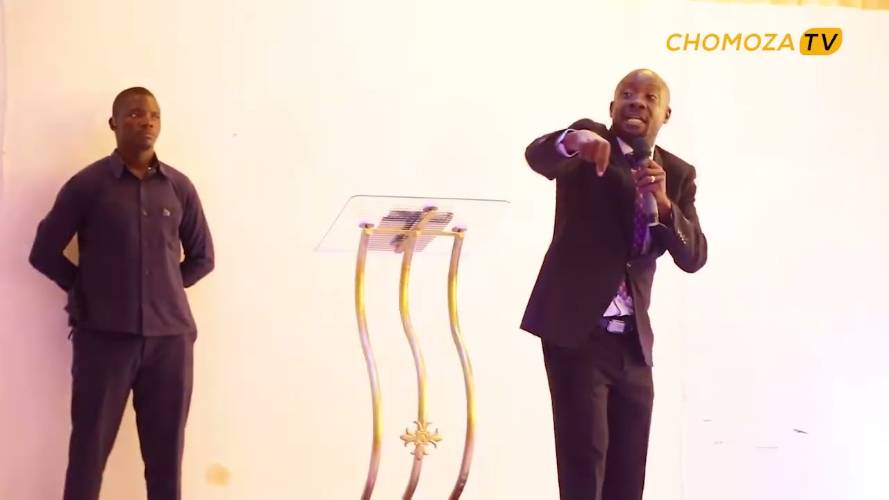 ASKOFU JOSEPHAT GWAJIMA AMEONYESHA UJASUSI WAKE, MZEE WA UPAKO AMPIGIA SALUTI #gwajima