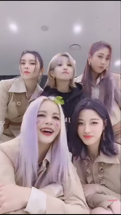 (G)I-DLE Soyeon with CLC Sorn, Elkie, Seungyeon, Seung Hee
