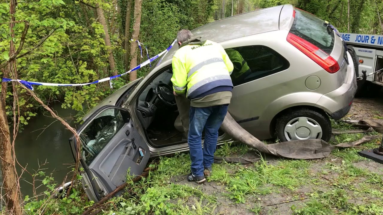 Dépannage , accident , voiture dans une rivière YouTube