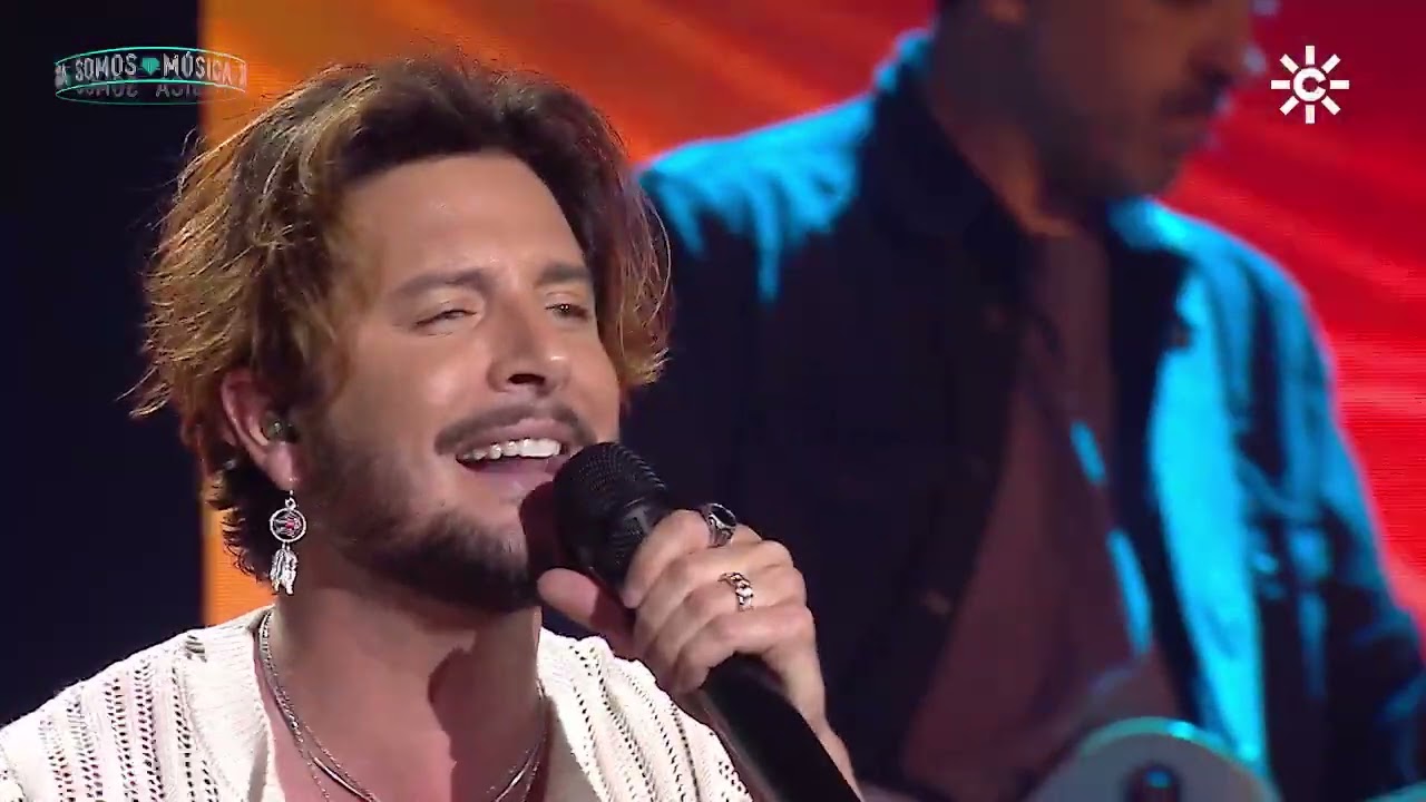 Manuel Carrasco revoluciona el plató de 'Somos Música' con 'Siendo uno mismo en cualquier parte'