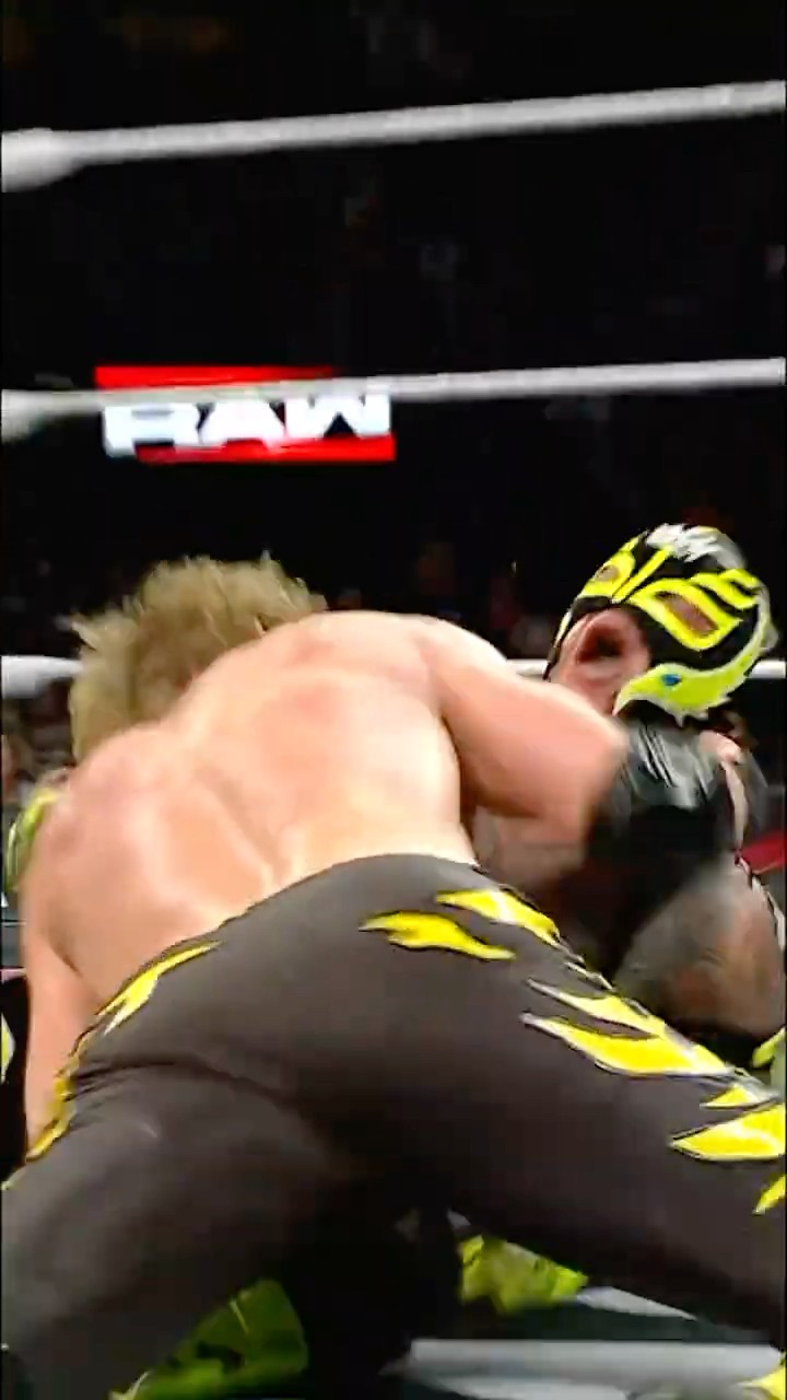 THIS IS MADNESS ??? #RawOnNetflix #WWERaw