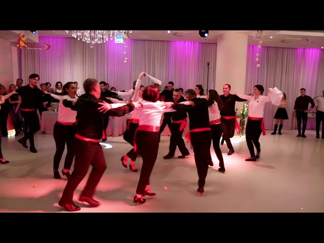 Scoala In Pasi de Dans organizeaza cursuri de dans popular pentru copii si adulti.

Detalii si inscrieri pe https://www.