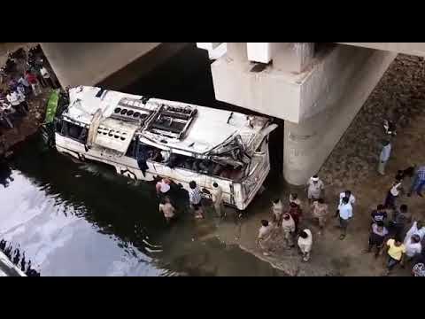 Agra news up Agra bus accident(2)