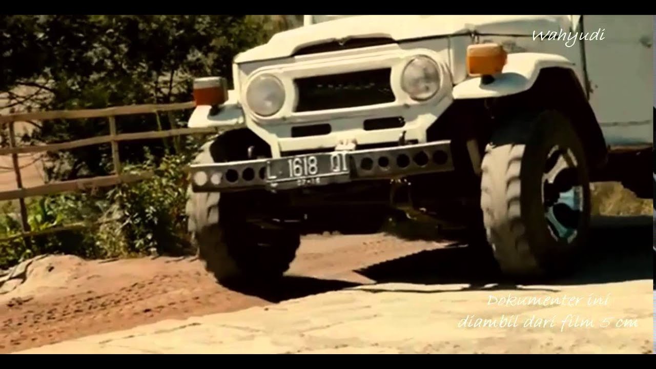 Keren Toyota Landcruiser Hartop FJ40 Dalam Film 5 Cm YouTube