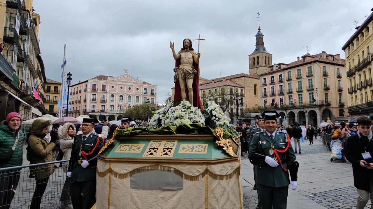 Semana Santa Segovia 2024 Procesión del Encuentro. Procesión Jesús Resucitado. Plaza Mayor 31/3/2024