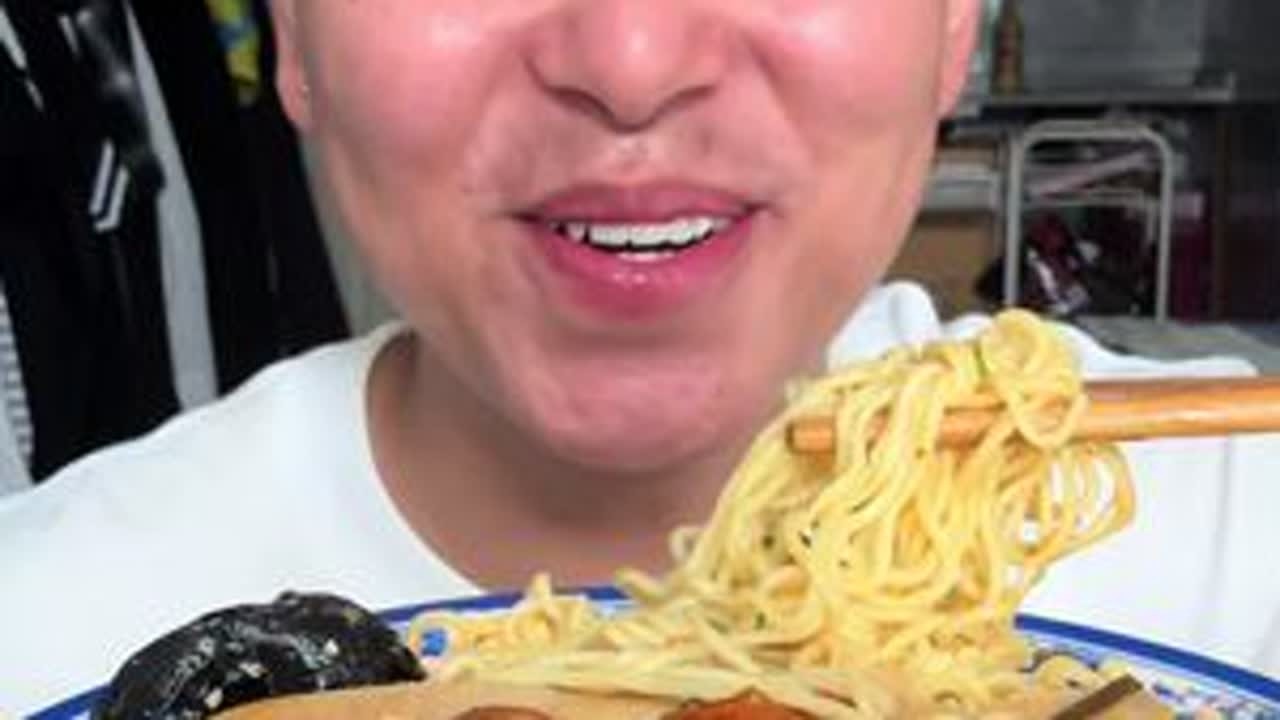 所以，大家一定要相信，一个人，能从暴风雨中大大方方的走出来， 他才算是一个真正的艺术家，人生的辉煌，是无数个苦楚的凝聚，肆意的微笑，是无数眼泪的结晶#妈呀太香了 #美食 #美食推荐 #乡下美食 ...