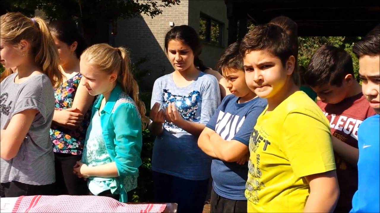 SJB Genk - techniek 1A: brood bakken in het Heempark - YouTube