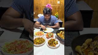 প্রিয় খাবার দেখেই খাওয়া শুরু 🙈