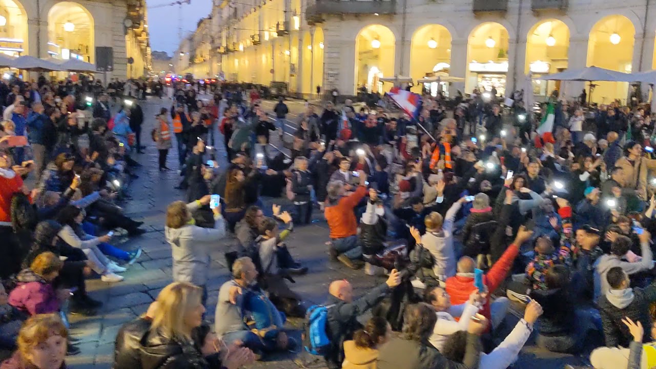 🥒 MOVIMENTO ONDULATORIO LAMORGESE, MANIFESTAZIONE NO GREENPASS NO ...