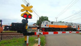 RAILROAD CROSSING INDONESIA Palang Pintu Kereta Api Model KAB JPL 210 Tegal