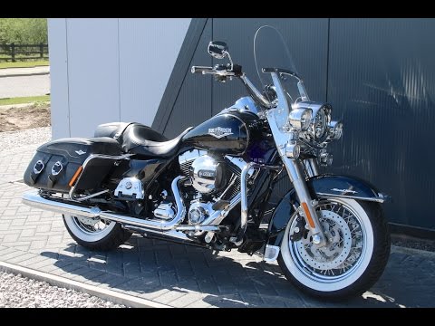 2014 HARLEY DAVIDSON ROAD KING CLASSIC VIVID BLACK 