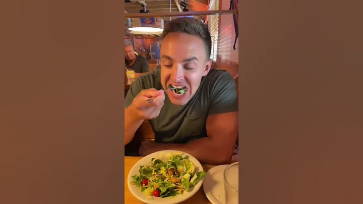 How many rolls can I eat at Texas Roadhouse? 100?!