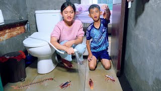 MY BATHROOM HAS SO MANY COCKROACHES🪳CLEANING THE BATHROOM