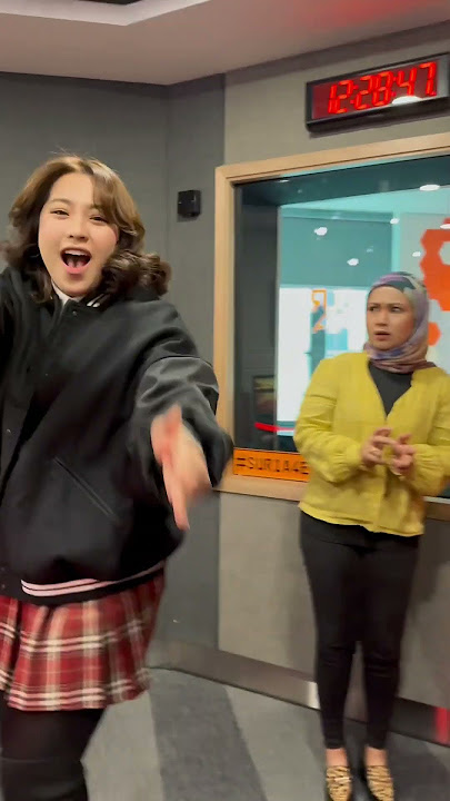 Comelnyaaa Janna Nick berdugem bersama Cik Piah di Suria FM tadi! 😝🎶 #RasaCintaJanna #JannaNick